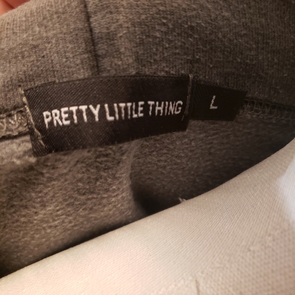 PrettyLittleThing Worldwide Oversized Graphic Hoodie - Picture 4 of 4